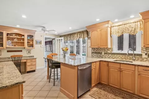 Kitchen - 476 Pine St, Marshfield, MA 02050 photo 2 of 3