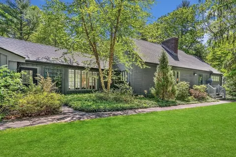 84 Rutland St, Carlisle, MA 01741