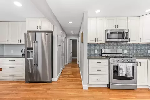 Entry Way - 30 Poplar St, Dedham, MA 02026 photo 1 of 3