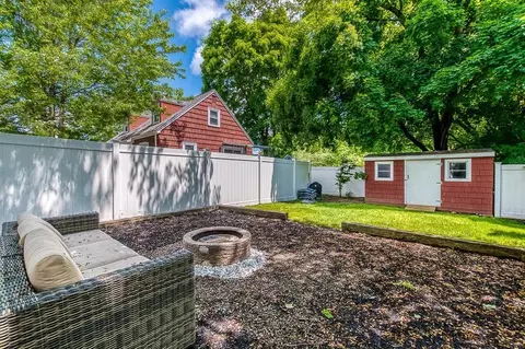 Exterior - 30 Poplar St, Dedham, MA 02026 photo 6 of 10