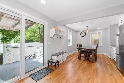 Entry Way - 30 Poplar St, Dedham, MA 02026 photo 2 of 3
