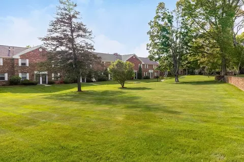 Exterior - 910 Edgell Rd #914A, Framingham, MA 01701 photo 5 of 7
