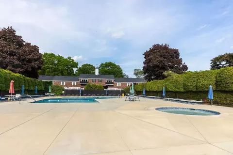 Exterior - 910 Edgell Rd #914A, Framingham, MA 01701 photo 6 of 7