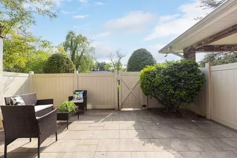 Exterior - 910 Edgell Rd #914A, Framingham, MA 01701 photo 2 of 7