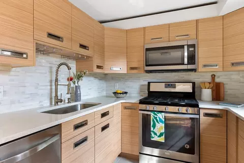 Kitchen - 910 Edgell Rd #914A, Framingham, MA 01701 photo 1 of 2