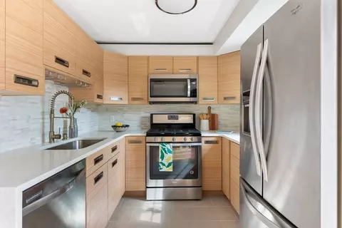 Kitchen - 910 Edgell Rd #914A, Framingham, MA 01701 photo 2 of 2