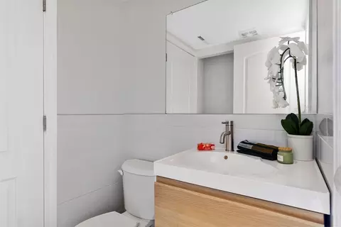 Bath - 910 Edgell Rd #914A, Framingham, MA 01701 photo 1 of 3