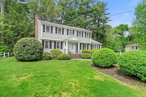 Exterior - 21 Stanford Dr, Hingham, MA 02043 photo 2 of 10