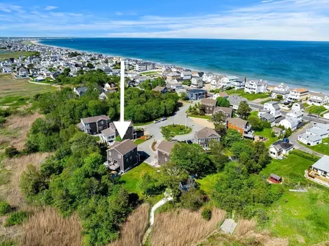 8 Coulson Pratt Dr, Salisbury, MA 01952