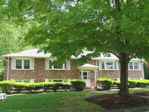 100 Mary Ln #2, Bridgewater, MA 02324