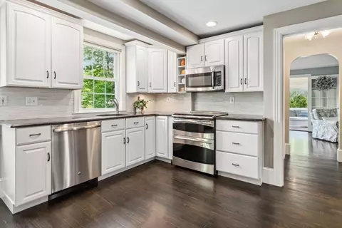 Kitchen - 124 Pine Ridge Rd, Reading, MA 01867 photo 3 of 3