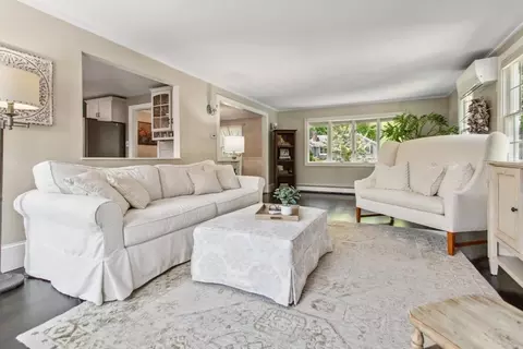 Living - 124 Pine Ridge Rd, Reading, MA 01867 photo 2 of 4