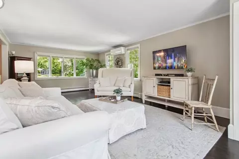 Living - 124 Pine Ridge Rd, Reading, MA 01867 photo 4 of 4