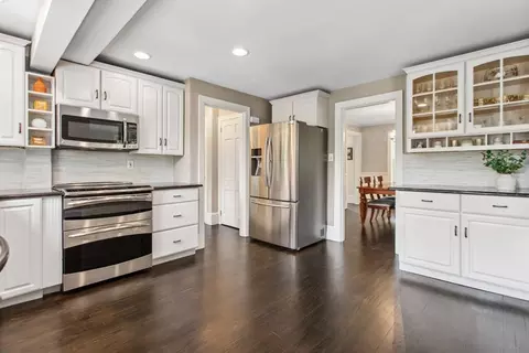 Entry Way - 124 Pine Ridge Rd, Reading, MA 01867 photo 1 of 2