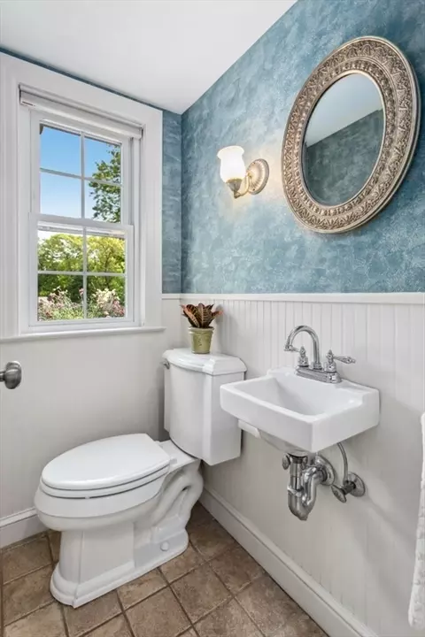Bath - 124 Pine Ridge Rd, Reading, MA 01867 photo 1 of 2