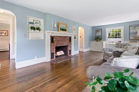 Living - 124 Pine Ridge Rd, Reading, MA 01867 photo 1 of 4