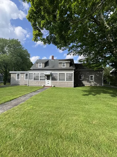 41 Floral St, Taunton, MA 02780