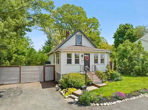 Exterior - 208 Turnpike St, Canton, MA 02021 photo 2 of 8