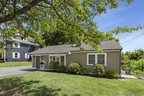 26 Lake Ave, Woburn, MA 01801