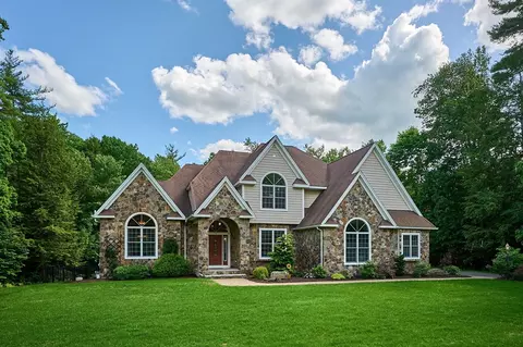 5 Deer Haven Dr, Haydenville, MA 01039