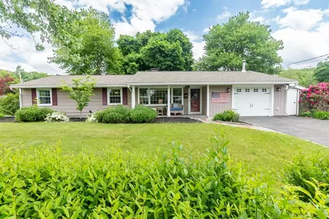 2 Azalea Ln, Peabody, MA 01960