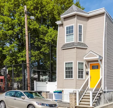 11 Florence St, Somerville, MA 02145