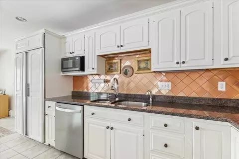 Kitchen - 39 Waterfall Rd, Acushnet, MA 02743 photo 3 of 6