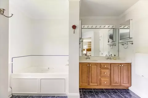 Bath - 39 Waterfall Rd, Acushnet, MA 02743 photo 3 of 4
