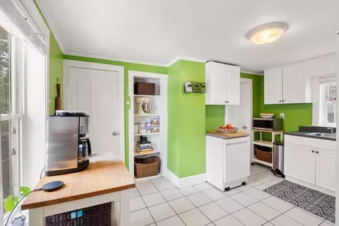 Kitchen - 111 Green St, Reading, MA 01867 photo 1 of 3