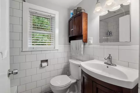 Bath - 111 Green St, Reading, MA 01867 photo 1 of 3