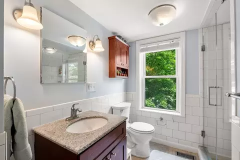 Bath - 111 Green St, Reading, MA 01867 photo 2 of 3