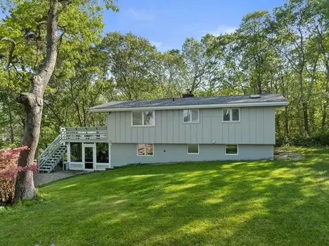 90 Menotomy Rd, Plymouth, MA 02360