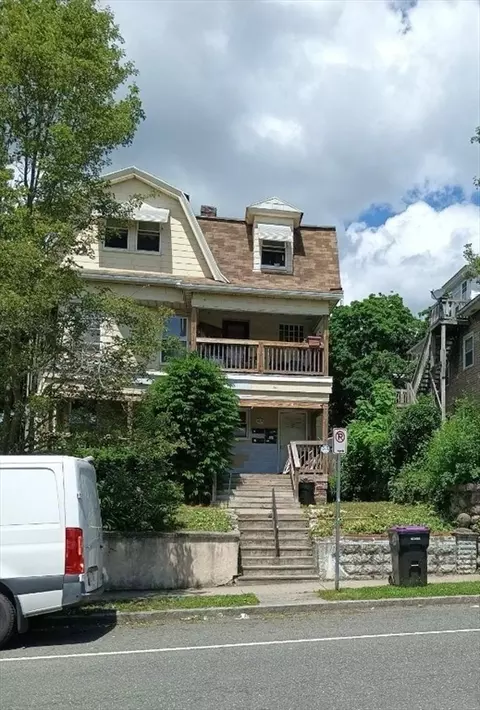 295-297 Beech St, Holyoke, MA 01040