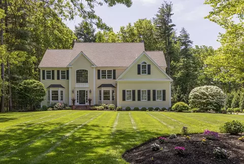 9 Stonegate Rd, Hopkinton, MA 01748