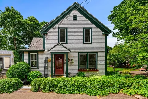 4 Highland Ave, Ipswich, MA 01938