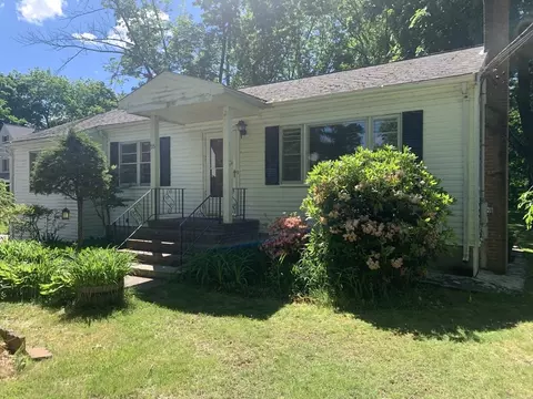 55 Chestnut St, Foxboro, MA 02035