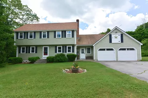3 Walnut Ter, Plainville, MA 02762