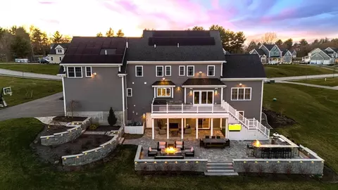 15 Summit Pointe Dr, Holliston, MA 01746