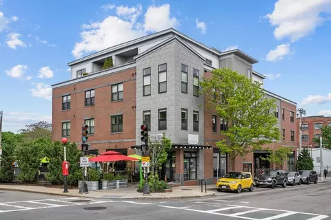 156 Green St #204, Boston, MA 02130