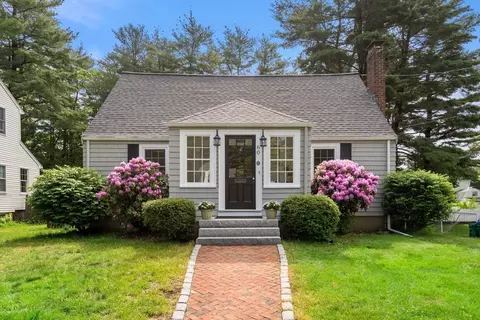 60 Lakeshore Dr, Westwood, MA 02090