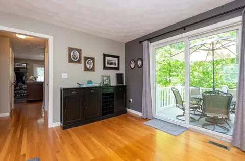 Entry Way - 8 Grapevine Rd, Lynn, MA 01904 photo 3 of 4