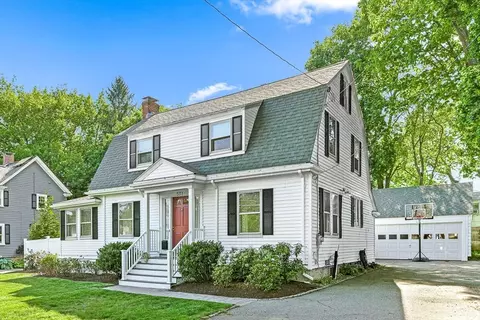 521 Chestnut St, Needham, MA 02492