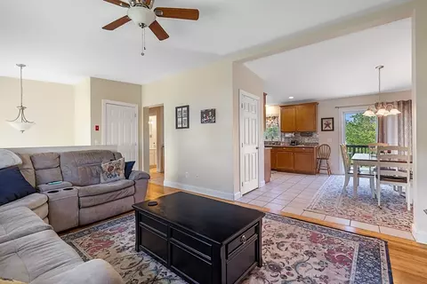 6 Dominique Dr, Webster, MA 01570 photo 4