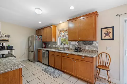 6 Dominique Dr, Webster, MA 01570 photo 6