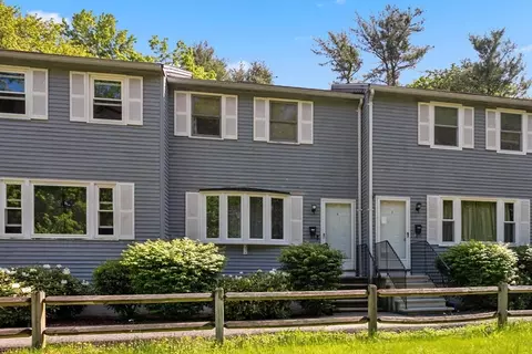 801 Robbins Ave #4, Dracut, MA 01826