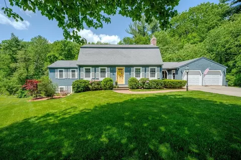 5 Essex Pl, Chelmsford, MA 01824