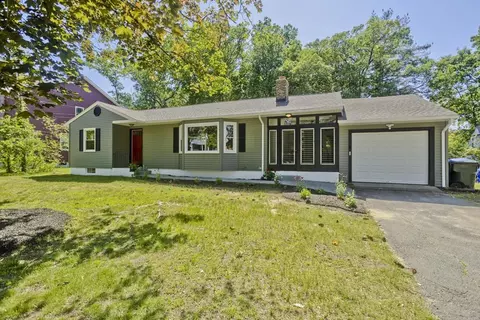 122 W Crystal Brk, Springfield, MA 01118