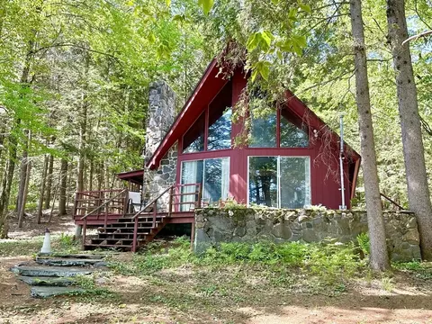 1 Hemlock Rd, Williamsburg, MA 01096