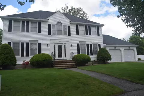 5 Rose Farm Ln, Woburn, MA 01801