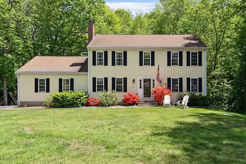 39 Miller St, Franklin, MA 02038